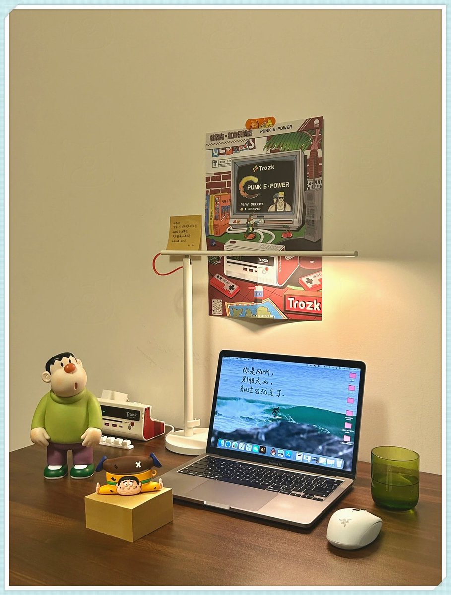 BrendonElefritz's tweet photo. It's 3PM, my laptop's on sleep mode, and I'm just... watching the window blink. Perfect mid-week break vibe https://t.co/zeYQriF78x