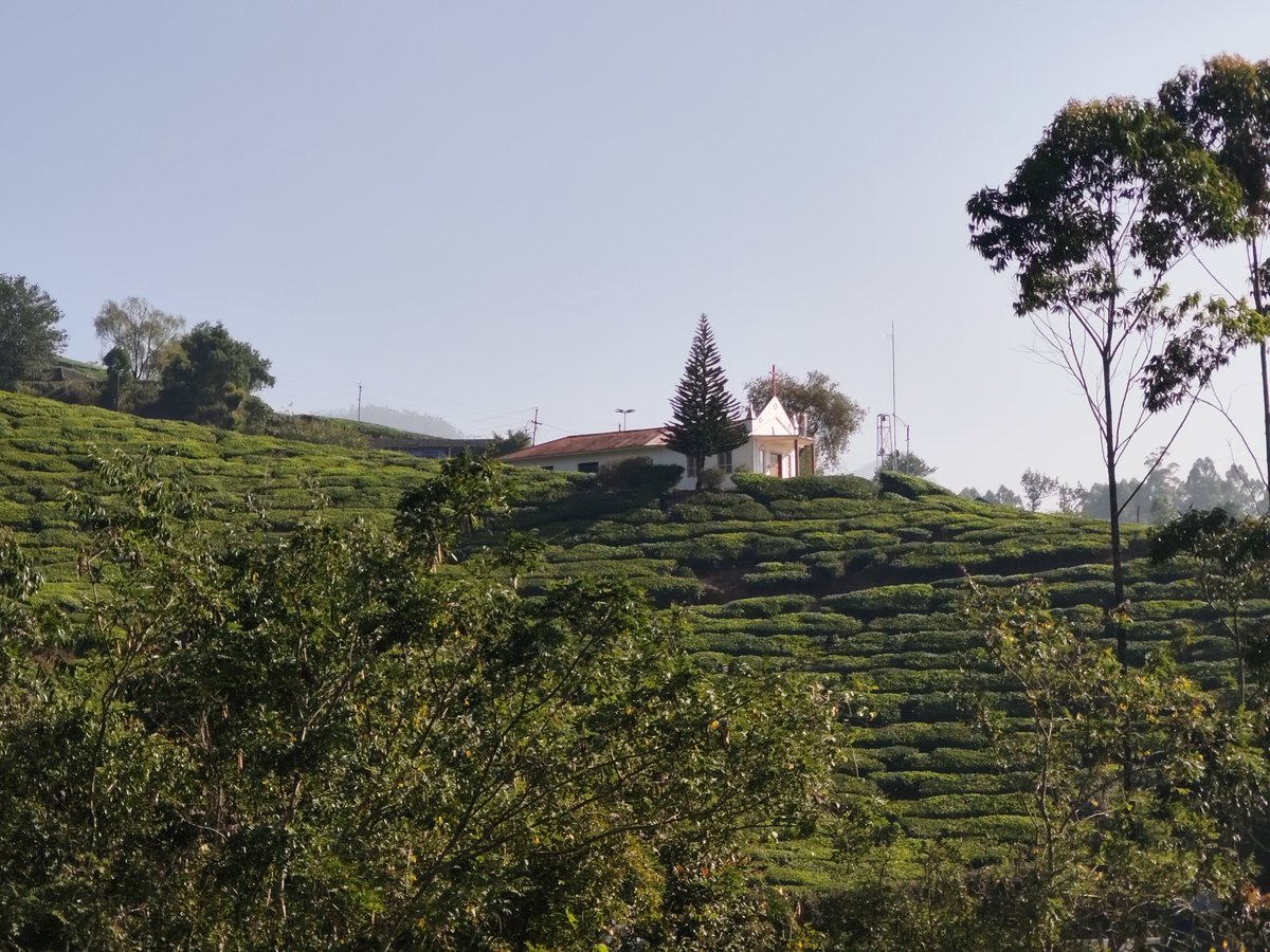 MohankKarthik's tweet photo. Church in the hills⛪
#landscapes of #kerala 
#photography #landscapephotography #Nature #sunrays #valleys #greenery #photomood #photos #naturelove #Frames https://t.co/8TeFT32aXh