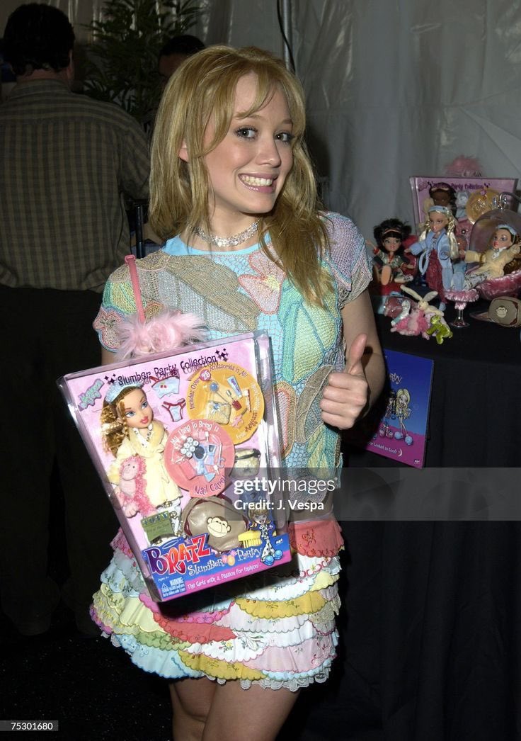 yunfettizsu's tweet photo. Miley Cyrus, Hilary duff &amp; Brittany murphy promoting Bratz dolls at an event from the 2000s ˖ ݁♬⋆. https://t.co/PVpn9GhxDI