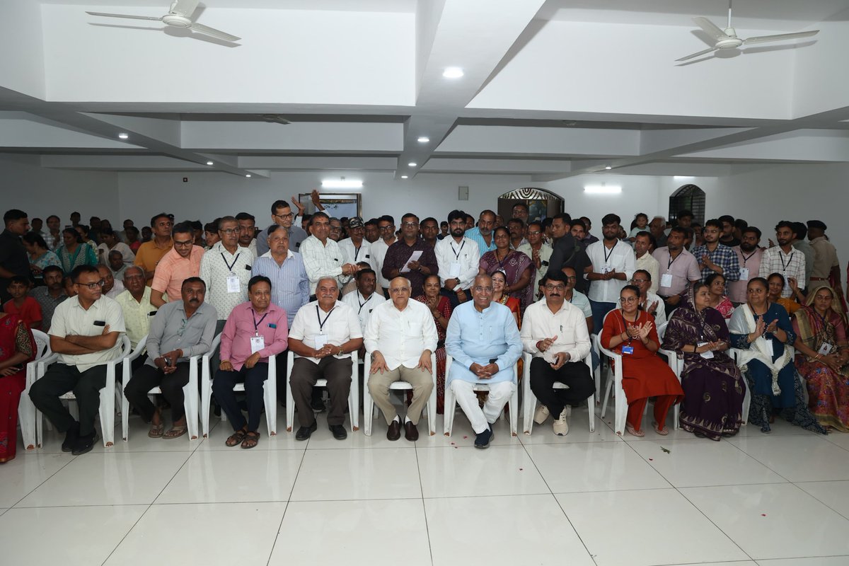 Bhupendrapbjp's tweet photo. માણસાના રાણીયાપુરા ખાતે માનનીય કેન્દ્રીય ગૃહ અને સહકારિતા મંત્રી શ્રી અમિતભાઈ શાહના વરદ હસ્તે લોકાર્પણ પામેલ નવનિર્મિત કોમ્યુનિટી હોલની મુલાકાત લઈને ત્યાં ઉપલબ્ધ સુવિધાઓનું પ્રત્યક્ષ નિરીક્ષણ કર્યું. 

સામાજિક, સાંસ્કૃતિક અને જાહેર પ્રસંગો માટે સ્થાનિક નાગરિકોને આ સુવિધાજનક ભવનના માધ્યમથી એક શ્રેષ્ઠ સ્થળ પ્રાપ્ત થયું છે. 

@AmitShah