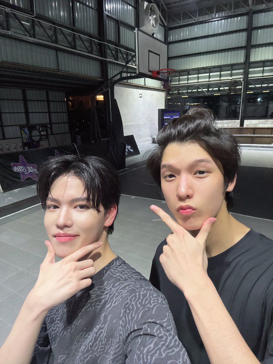 pete_nvich's tweet photo. พึ่งซ้อมกีฬาเสร็จเลยค้าบบ ผมก็เซลฟี่ซักหน่อย
#Pete_nvich https://t.co/vjhAPwfN72