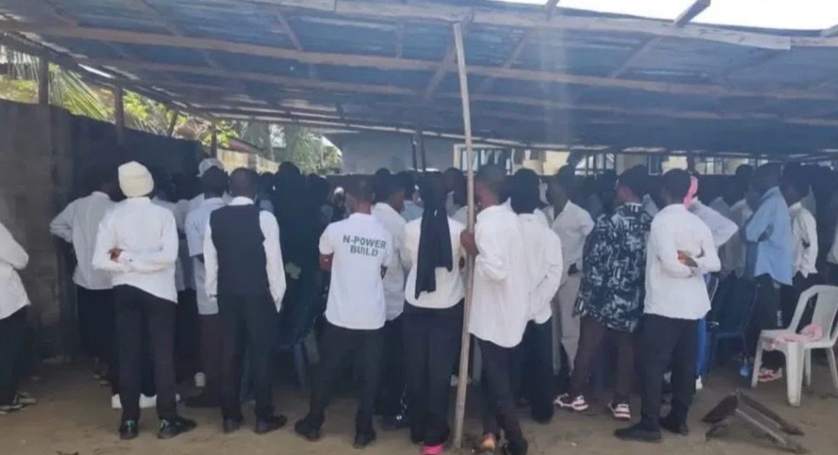 thecableng's tweet photo. NSCDC uncovers 'fake university operating with 106 students' in Lagos 

The Nigeria Security and Civil Defence Corps (NSCDC) says its operatives have uncovered a suspected fake university in Ilado, Olorunda LCDA of Lagos.

Speaking on Monday after the raid, Gbenga Ekunola, chief superintendent and area commander of the NSCDC in Badagry, said 106 youths were rescued from the three-bedroom apartment where the “fake university” operated.

https://t.co/ZnE14Js1j9