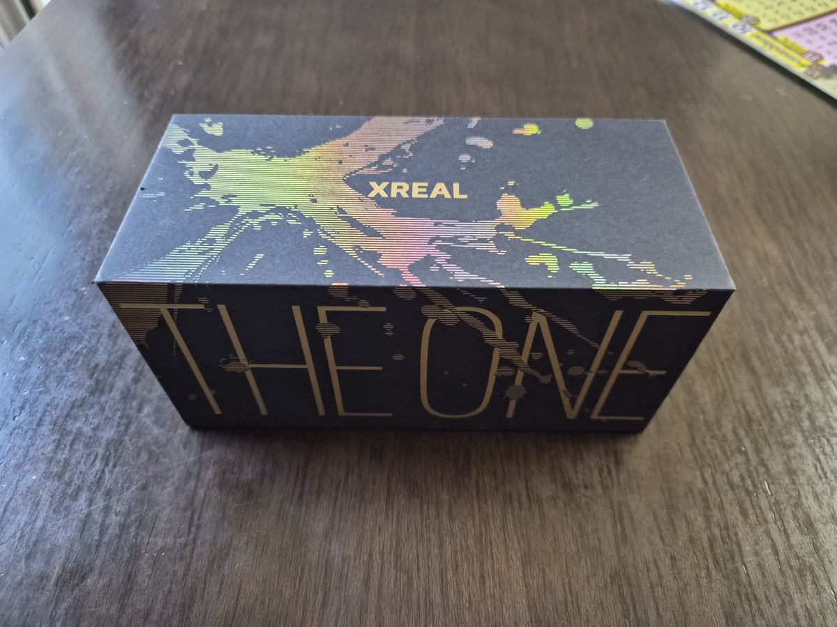 taokaka1's tweet photo. Xreal one proを買ってみた。これで通勤中もNetflix見放題だぜ！！ https://t.co/aoi2mln2UE