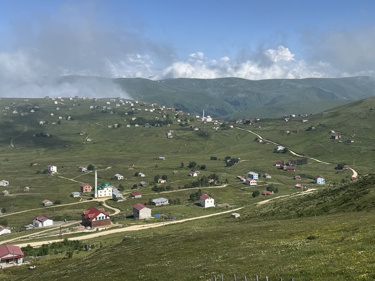 UmitCebiSP's tweet photo. Yaylada üç beş günlük bir dinlenme için gelmişiz, gerçekten çok koştuk biraz dinlenelim inşallah SAADET iktidarı için daha çok koşmamız gerekecek.
Mantar bereketi var bu akşam yayla tereyağı ile ziyafetimiz olacak.
Yaptığımız bahçe yeşermiş şükür.
Güneş var sobayı yaktık soğuk. https://t.co/G4DOgI5LPL