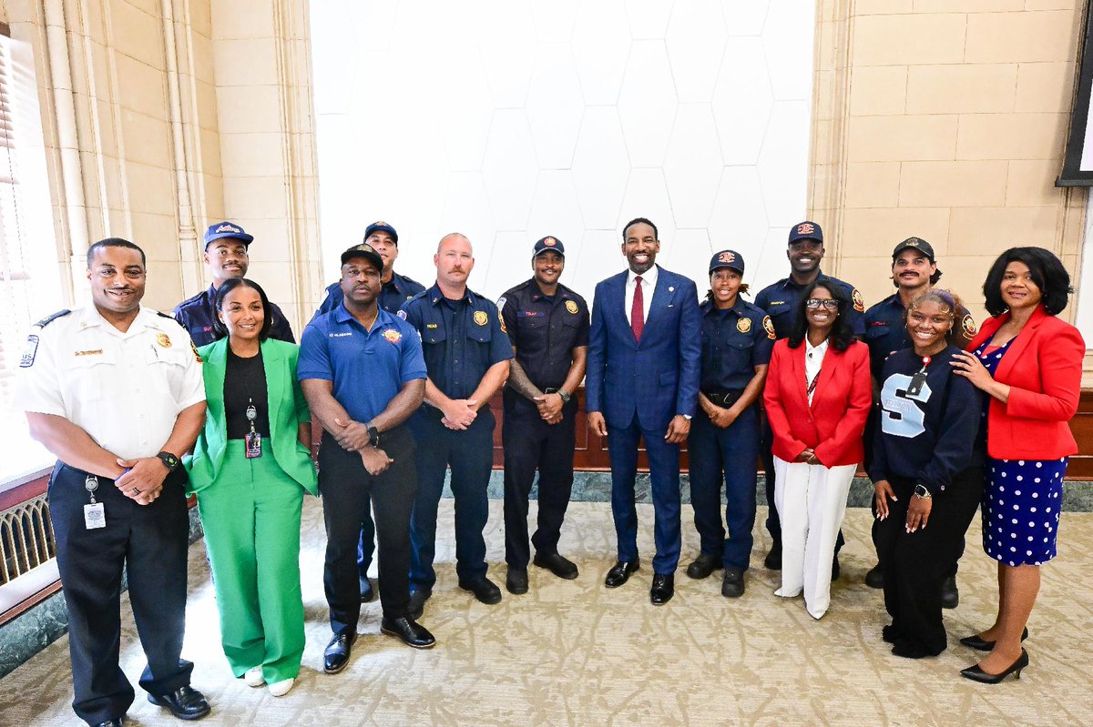 CityofAtlanta's tweet photo. City employees continue to lead by example. Mayor Andre Dickens joined the 2026 Employee Giving Campaign Celebration to recognize this year's ambassadors and department winners. Together, 975 employees raised nearly $132,000 for charitable causes. #MovingAtlantaForward https://t.co/iktA1spezq