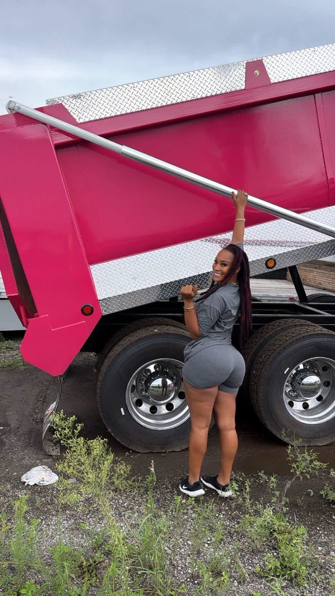 yellsfits's tweet photo. 😘😘 #finesexytrucker https://t.co/yCQWtLYVy2