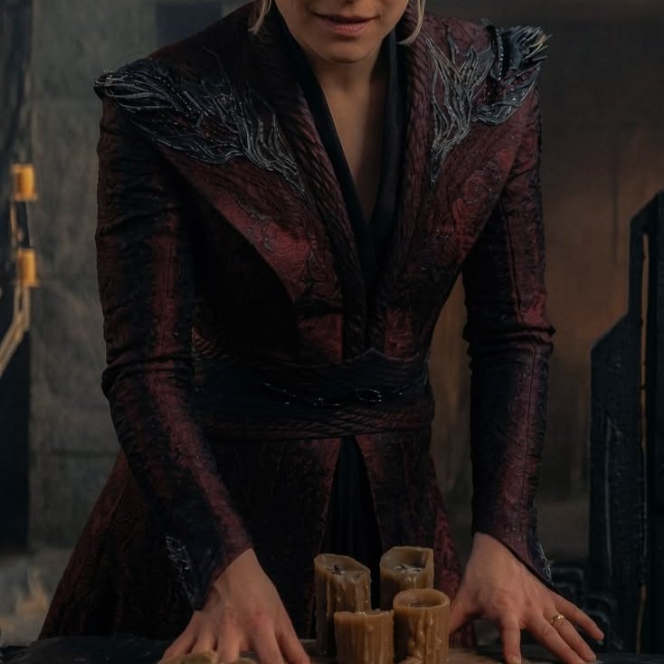 nyratiri's tweet photo. currently thinking about rhaenyra in these outfits https://t.co/eefTmWY3Xj