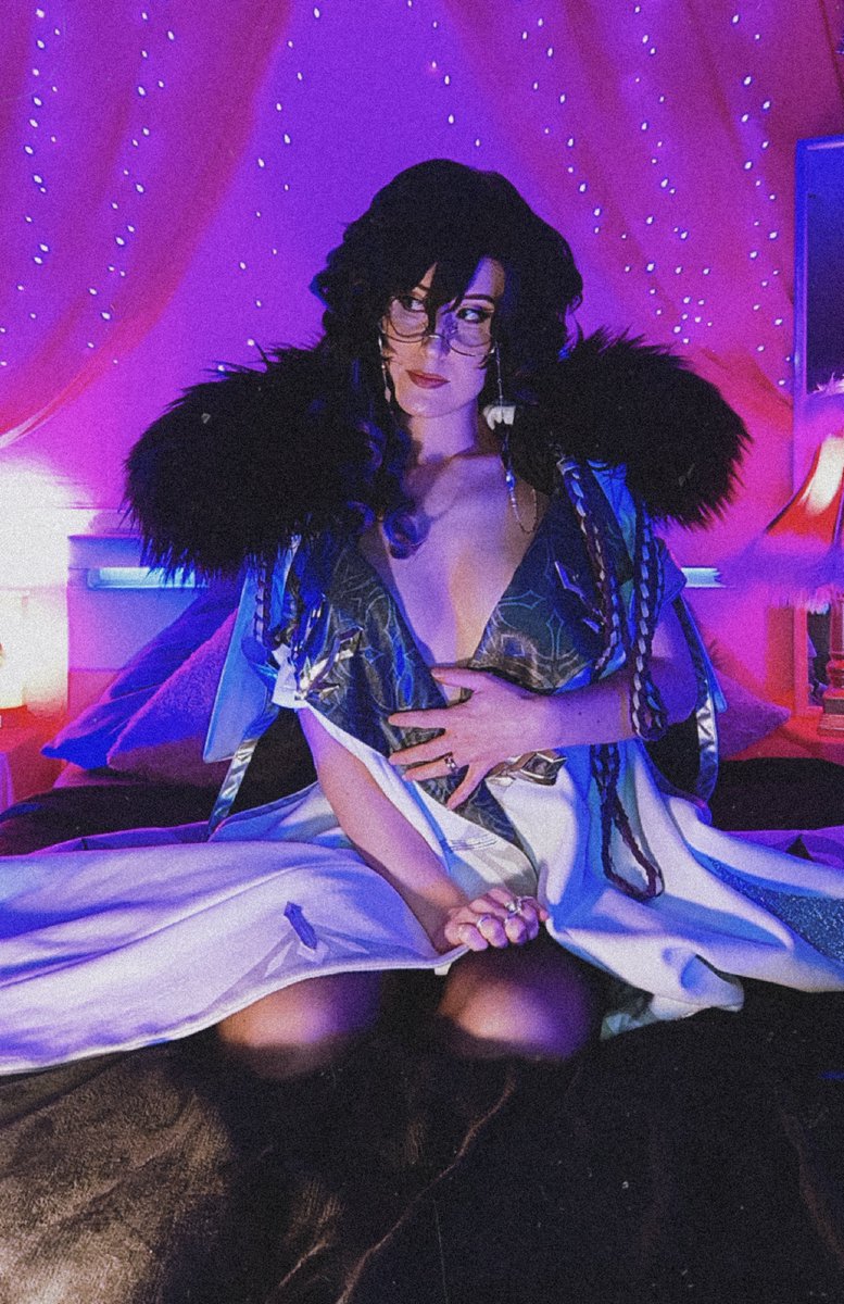 A_rt_STRID's tweet photo. Fem!Pantalone in Dottore's colors? (The lingerie is blue 🤭)
Everybody is currently drawing such beautiful and spicy femLones...so I wanted to show my femLone cosplay in lingerie I did a few weeks ago 🥹💜
#pantalone #fempantalone #pantalonecosplay https://t.co/VFQcoppXu5