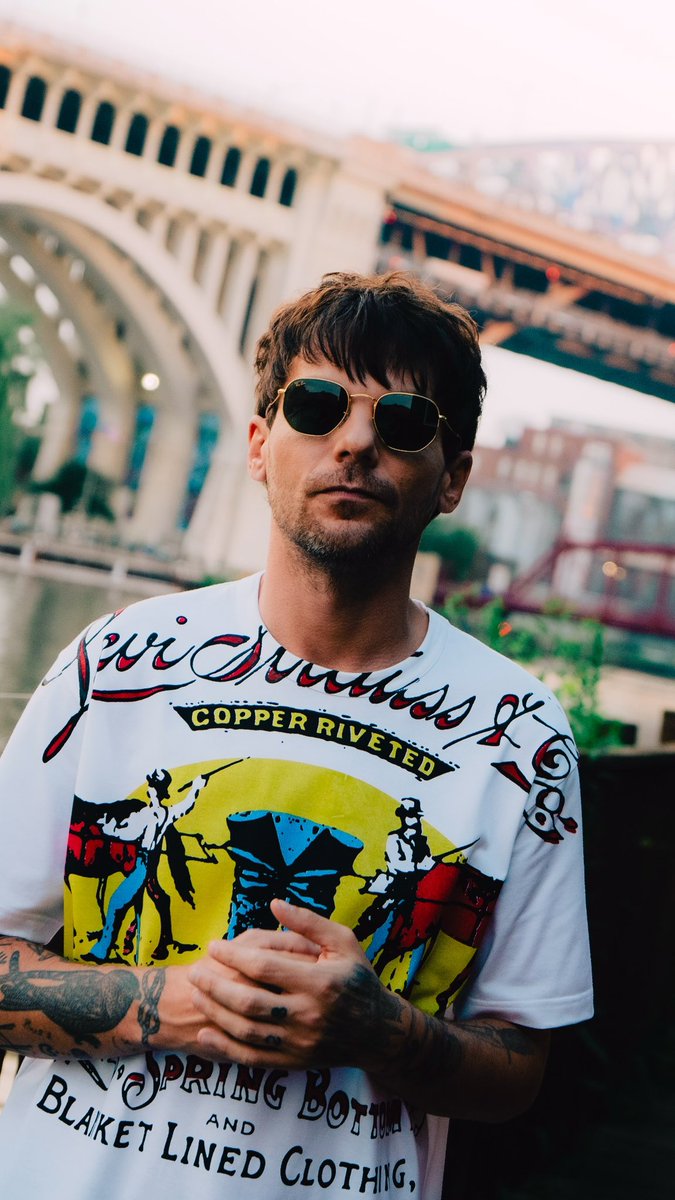 OT5Dailys's tweet photo. Louis Tomlinson backstage for #HDWGHCleveland!
 
via LTHQ https://t.co/gZXehXLall
