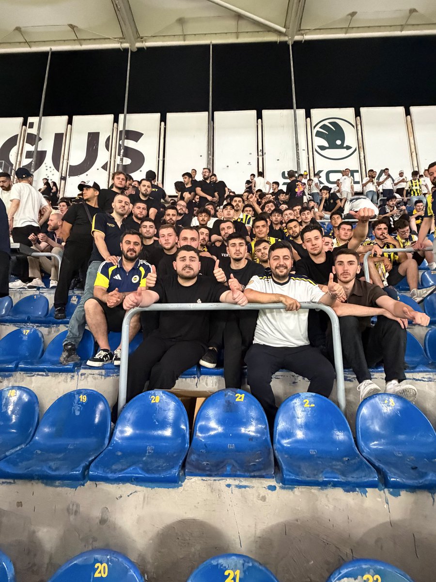 umraniyegfb34's tweet photo. E BLOK’UN SAHİPLERİ. 

SOKAKTA, TRİBÜNDE ADININ GEÇTİĞİ HER YERDE.

#GençFenerbahçeliler #ÜmraniyeGfb #Fenerbahçe https://t.co/gN1Ph0OiKr