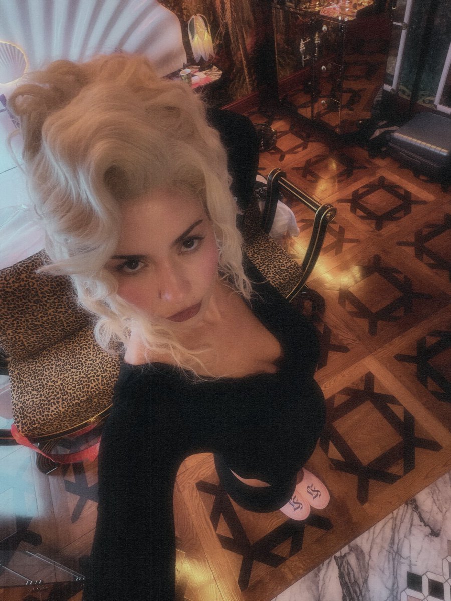 POlSONPURGE's tweet photo. ⠀⠀ ⠀⠀ 
being blonde gives me too big of an ego and the evilest thoughts. 🎲🐆🍒
⠀⠀ ⠀⠀ https://t.co/55BP1LBBFI