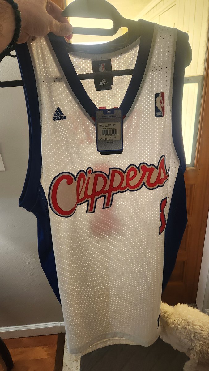 Clipperloyalty's tweet photo. You guys.....20 year old BD jersey never worn with tags and signed lol https://t.co/qWnaNhAgzq