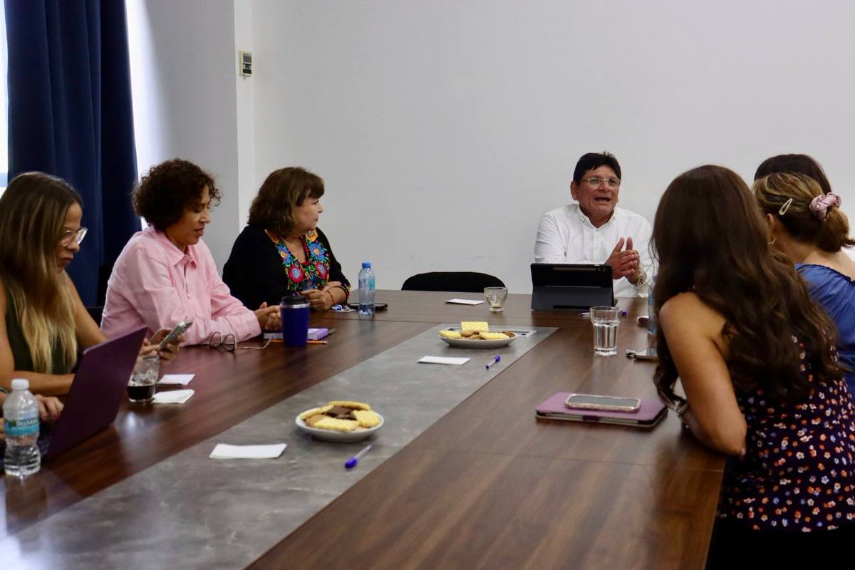 zhazil's tweet photo. Martes de reunión con la Asociación de Mujeres Periodistas y Comunicadoras de Yucatán en el @CongresoYucatan.

Siempre son buenos estos espacios para escuchar, compartir ideas y seguir haciendo equipo. 🙌🏼

@PanYucatan https://t.co/DC9ZBEBxLV