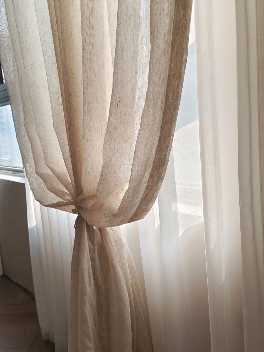 fears_gary's tweet photo. Just caught a sunbeam slanting across my half-folded laundry—quiet little win for a messy Tuesday at home.， https://t.co/NkF51ox7FL