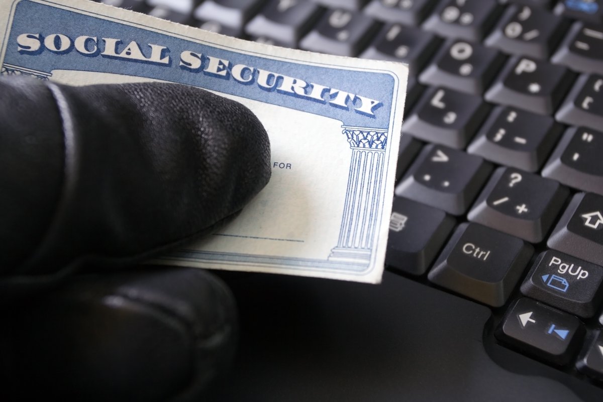 TheSSAOIG's tweet photo. A Mexican national in South Carolina got 4 years federal prison for a 28-year identity fraud across 3 states. #SocialSecurity #Fraud Read more: https://t.co/9fDH5Lsp0A https://t.co/VOMF4UEu5p