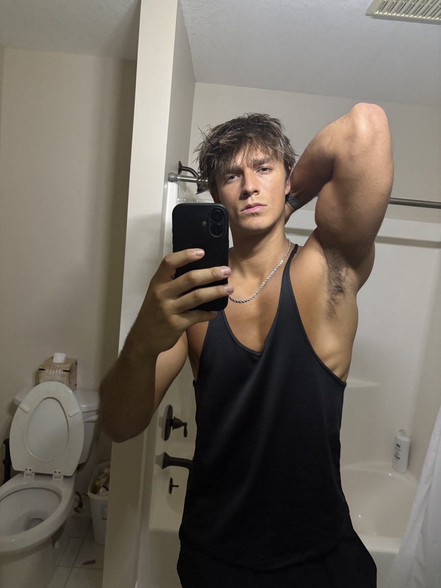 AlphaCoby's tweet photo. Pre gym pit pic come take a whiff
I’ll make you so weak get in my DMs 🤑 https://t.co/4ErtBCJIXx