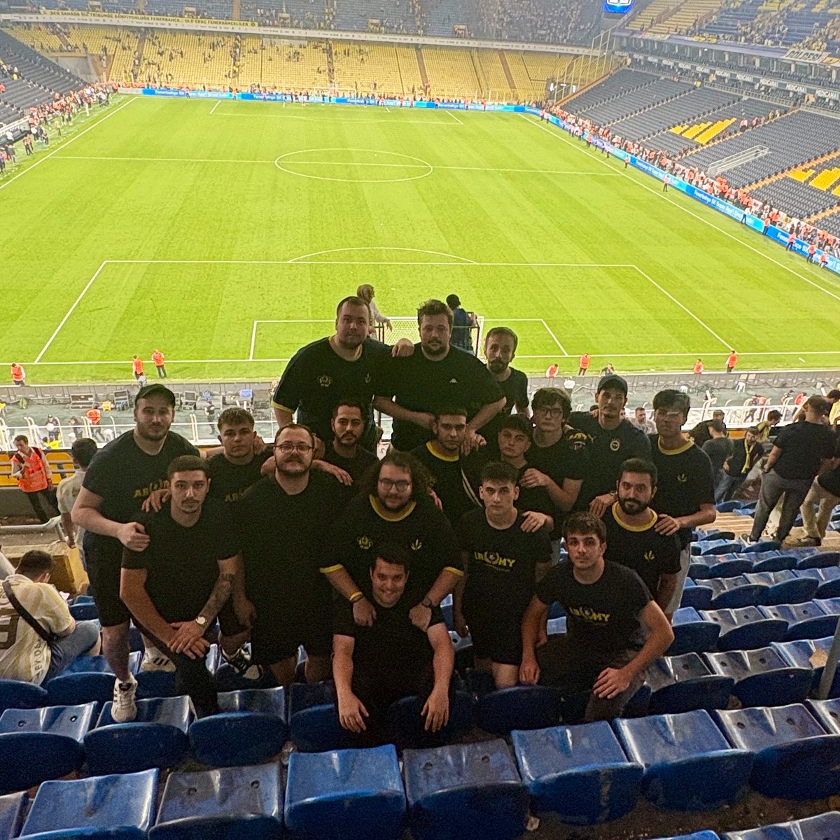 1907gfbarmy's tweet photo. HAYKIRIRKEN ADINI, ALDIM AŞKIN TADINI !

#GFBARMY https://t.co/wYgCIwx0xp