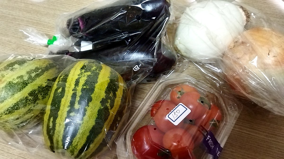 idoloffice's tweet photo. 我らが「いなば園」「工房いなば」の作物です！シマシマのは、「タイガーメロン」！
#タイガーメロン #ナス #茄子 #ミニトマト #玉葱 #玉ねぎ #工房いなば #いなば園 #園長 #福祉施設 #福祉作業所 https://t.co/SwFE2wZzKy