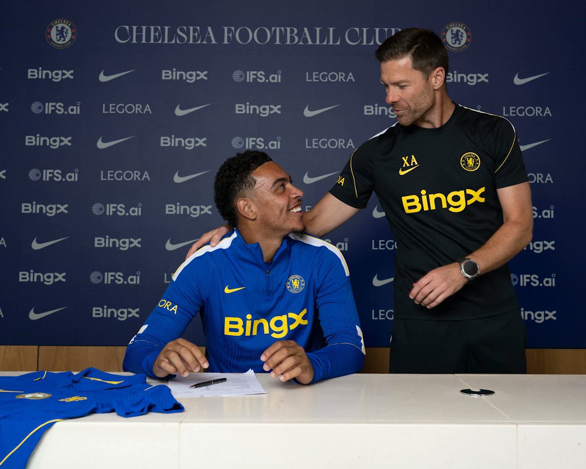 ConnCFC's tweet photo. Look at the way Rogers &amp; Alonso look at each other.. 😭😭 https://t.co/jZOVq7Z0Bd