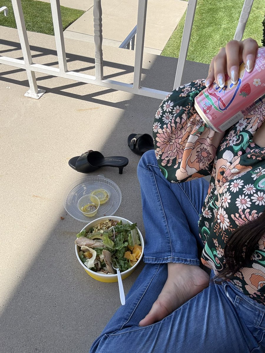 rociorocx's tweet photo. Just a girl with her salad and la croix https://t.co/s1PwmUI03O