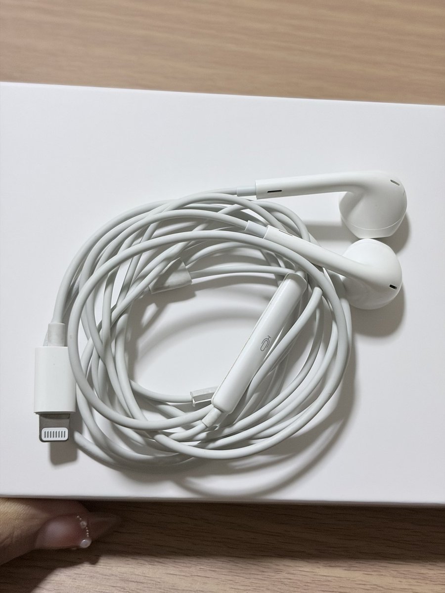 Andreasp0909's tweet photo. หูฟัง lightning apple แท้ (ไม่มีกล่อง)

-ใช้งานกลางๆ ไม่ได้บ่อยมาก
-350 ส่งฟรี

แลกคอนแทค / นัดรับตามรฟฟ - เวสเกต รัชโย เกษตร เซนแจ้งได้คั้บ

#หูฟังไอโฟน #หูฟังหัวแบน #หูฟังiphone #หูฟังไอโฟนแท้ #หูฟัง #อุปกรณ์ไอโฟน #iPhone #ไอโฟนมือ2 #ไอโฟนมือสอง #ขายไอโฟน #ไอโฟนราคาถูก https://t.co/Wjv4xsUzO0