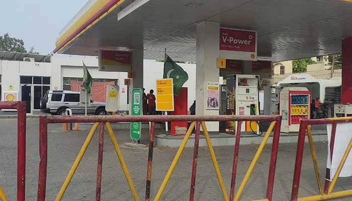 Trikastofficial's tweet photo. Petrol pump owners across Pakistan have announced a nationwide shutter-down strike starting at 12:00 AM tonight. https://t.co/vgUQQ0rECk