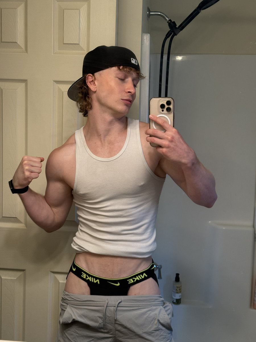 TheLoganRyder's tweet photo. Who needs a gym bro? https://t.co/JOdLF2onGR