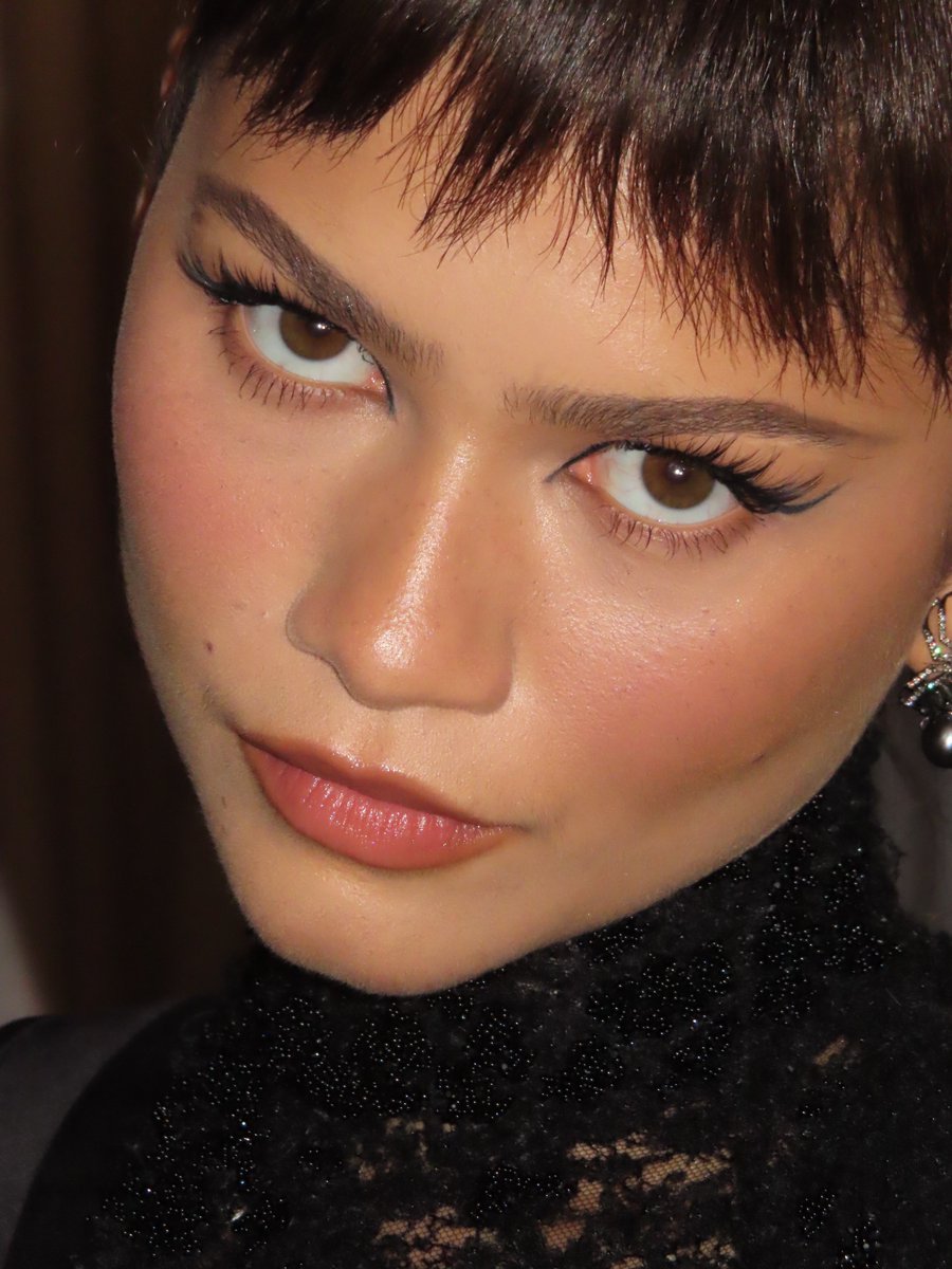 archivedaya's tweet photo. zendaya photographed for the ‘spider man: brand new day’ fan event in mexico city, makeup by ernesto casillas ⊹ ࣪ https://t.co/ilEBMCkXJa