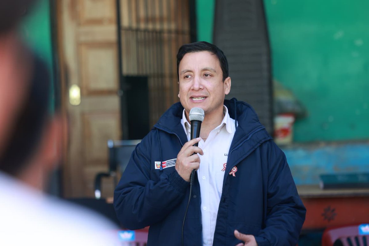 MinjusDH_Peru's tweet photo. #NotaInformativa 📃 | ¡Deshacinamiento en marcha! En el marco de la supervisión al penal de Chota, el ministro Luis Jiménez Borra anunció el traslado de cuatro internas a otro establecimiento penitenciario.
✅ Esta medida se da en el marco del Plan de Deshacinamiento y a fin de garantizar su seguridad y adecuado proceso de resocialización, ya que compartían recinto junto a 165 internos.