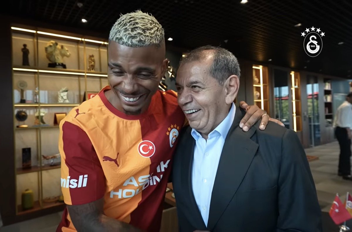 TheKaradayiX's tweet photo. NEREYE GÜLÜYORSUN DURSUN ÖZBEK? YEMİN EDERİM KAFAYI YEMEK ÜZEREYİM SEN BU
TARAFTAR KAN AĞLARKEN SEN NEREYE GÜLÜYORSUN HAYIRDIR??!!!!!

KENDİ TARAFTARI İLE İNATLAŞAN, TARAFTARINI HİÇE SAYAN SİZLER ARTIK BU SAATTEN SONRA NE BENİ NE DE BENİM SEVDİĞİM RENKLERİ TEMSİL EDEN ADAMLAR DEĞİLSİNİZ!

İSTİFA EDİN ÇEKİN GİDİN MİLLETİ DAHA FAZLA KÜFÜR ETTİRİP MİLLETİN BAŞINA DERT ALDIRTMAYIN! @GalatasaraySK @abdullahkavukcu @Metinozturk1905

#DursunÖzbekİstifaEt #Yönetimİstifa #TRANSFERLERNEREDE