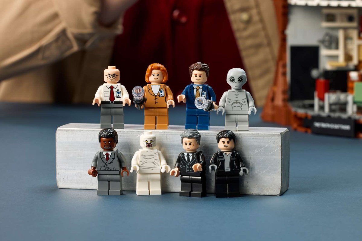 TheXFilesReboot's tweet photo. More official promo pictures from The X-Files LEGO set. https://t.co/Dmmjw6VmJR
