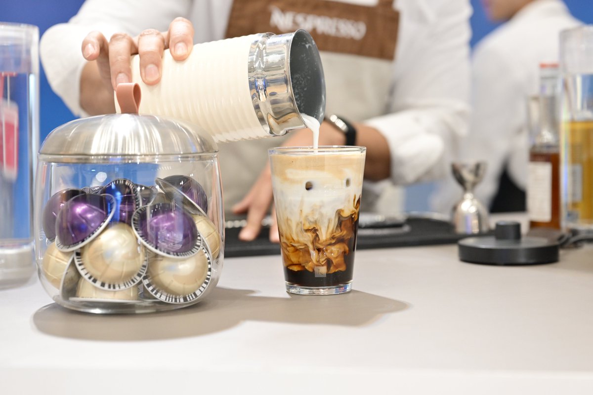 Entup2date's tweet photo. เนสเพรสโซ เปิดประสบการณ์ ‘Nespresso Vertuo World’
ชวน ‘คิม โกอึน - ชมพู่ อารยา - วิน เมธวิน’ ร่วม ‘PRESS TO EXPLORE’
ถ่ายทอดโมเมนต์ไลฟ์สไตล์กับกาแฟแก้วโปรด

https://t.co/tyAk4sMTRO

#Nespresso #VertuoWorld #PresstoExplore
#KimGoEun #김고은 #ChompooAraya #winmetawin https://t.co/28UMGFYIGL