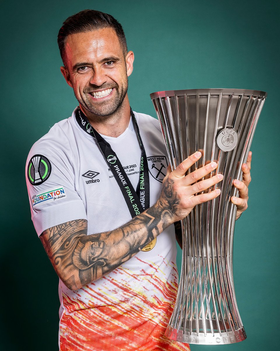 Conf_League's tweet photo. Danny Ings 🏆

#UECL https://t.co/0wcv4B1x1D