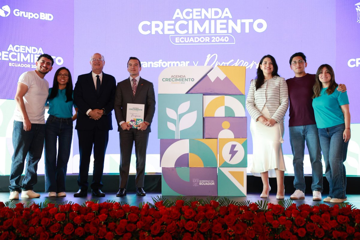 Presidencia_Ec's tweet photo. Ecuador ya cuenta con la Agenda de Crecimiento 2040 que permitirá al país tener una dirección clara para seguir creciendo de manera sostenida, brindar oportunidades reales a las familias ecuatorianas, generar empleo y atraer inversión. Esta agenda, construida de forma participativa, marca el camino del país para los próximos años. 🇪🇨