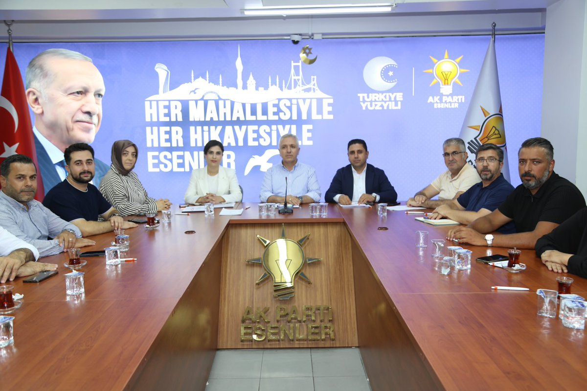 akparti_esnydk's tweet photo. AK Parti Esenler İlçe Yönetim Kurulu Toplantımızı, İlçe Başkanımız Sayın Emrullah Erkuş’un başkanlığında, İl Yönetim Kurulu Üyemiz Sayın Kübra Dursun’un katılımlarıyla gerçekleştirdik.

Toplantımızda teşkilat çalışmalarımızı, saha faaliyetlerimizi ve önümüzdeki döneme ilişkin yol haritamızı istişare ederek gündemimizdeki konuları kapsamlı şekilde değerlendirdik.

@_kubradursun 
@EmrullahErkus