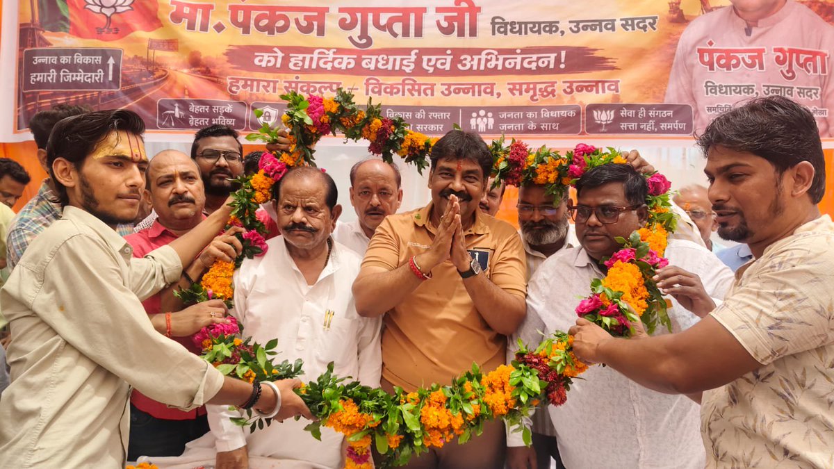 MlaGupta's tweet photo. "आयोजकों द्वारा विशाल माला पहनाकर आत्मीय स्वागत एवं सम्मान किया गया"

आज आदर्श नगर में आदर्श नगर नहर पट्टी के शिलान्यास एवं भूमिपूजन कार्यक्रम में सम्मिलित होने के दौरान आयोजकों द्वारा विशाल माला पहनाकर आत्मीय स्वागत एवं सम्मान किया गया।

इस अवसर पर ए.ई. (पी.डब्ल्यू.डी.) कमलेश https://t.co/AeFAuab0Cn