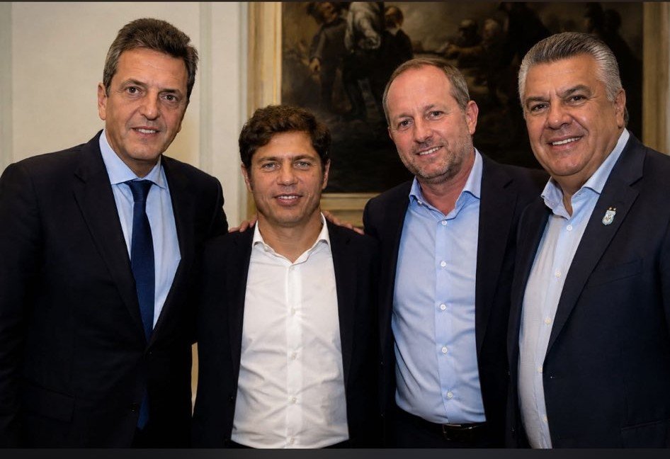 otagrosario's tweet photo. Casi imposible juntar en una sola foto tanta corrupcion y choreo impune. https://t.co/MEU9VBv3vu