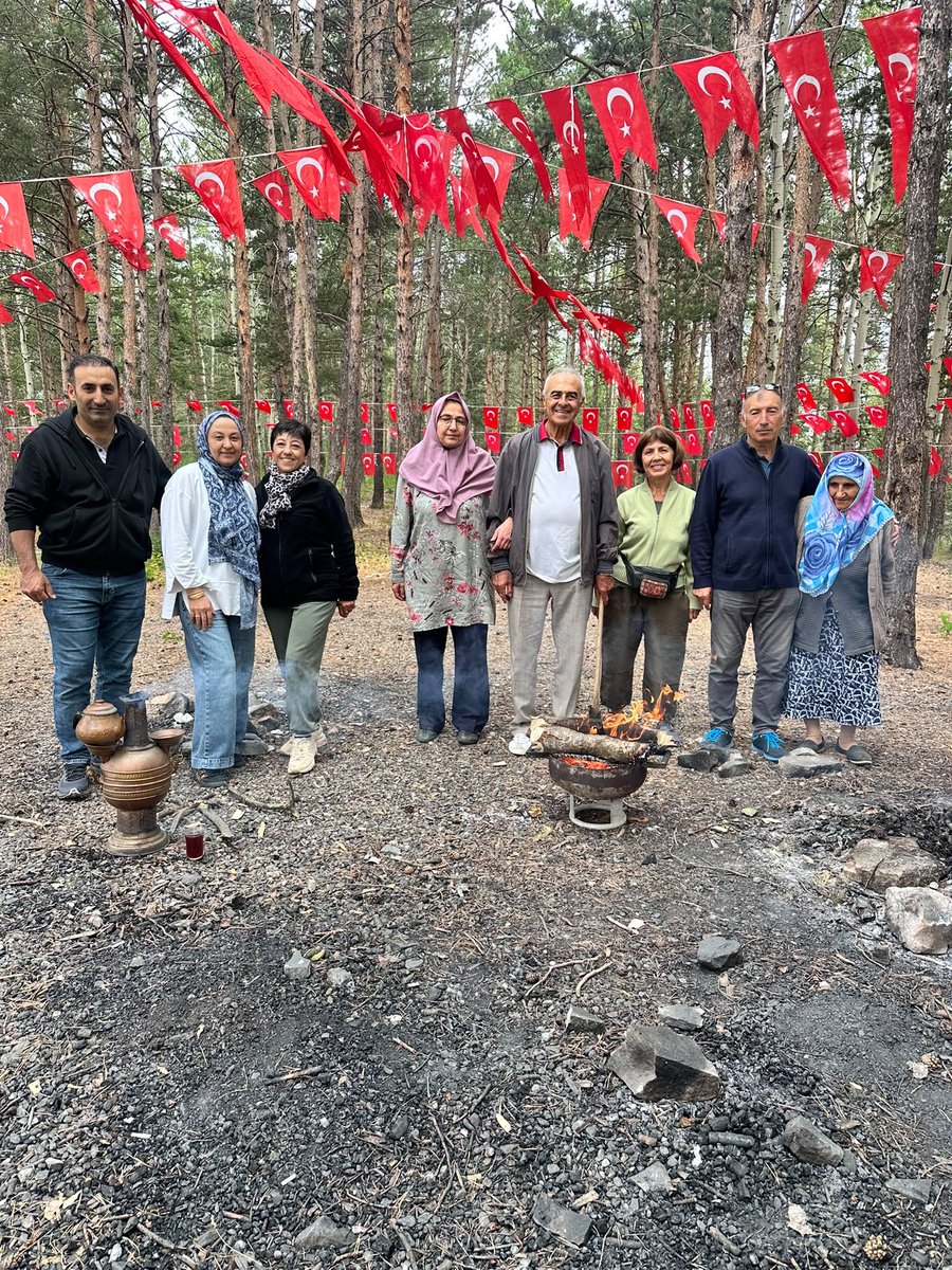 SelcukBalta29's tweet photo. Türk Bayrağın Gölgesinde Yaylada Ailecek güzel bir gün geçirdik organize eden Adnan Balta ya teşekkür ederiz. https://t.co/bKevcA6RdL