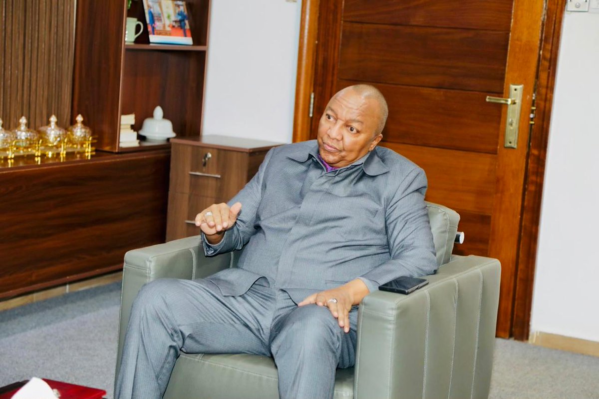 NamibiainKE's tweet photo. 🇳🇦🤝🇸🇴 Honorary Consul of Namibia to Kenya, Mr. Said Ali, paid a courtesy call on H.E. Jabril Ibrahim Abdulle, Ambassador of Somalia to Kenya, in Nairobi. Discussions focused on a proposed trade mission for Somali businesses to visit Namibia — advancing intra-African trade under. https://t.co/5iYHW58kSE