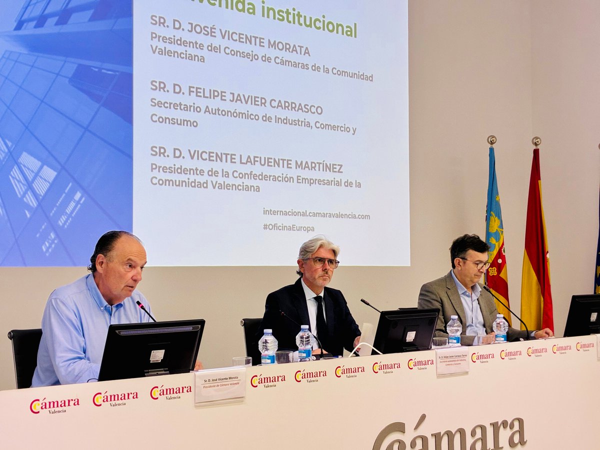 GVAivace's tweet photo. 🛡️📍El SA @felipejcarrasco inaugura en @camara_valencia la jornada presentación del informe 'Defensa e industria valenciana'

🗣️'Una guía práctica para empresas basada en las capacidades científicas, tecnológicas y el tejido industrial de la CV'

@CanoMarian @CamarasCV @CEV_CV https://t.co/mMBQrP6Jln