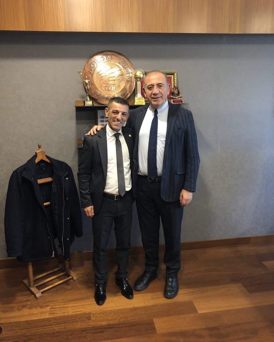 Profesorfacia's tweet photo. Gürsel Tekin, CHP’de kalan bir miNyon kişiyle iktidara yürüyor… https://t.co/vVSeq3iRMS