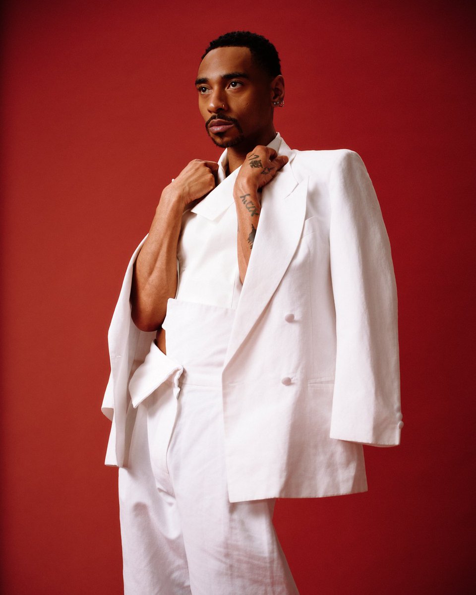 blackishpress's tweet photo. Durand Bernarr poses for FAULT magazine. https://t.co/1rO4FmGeo3