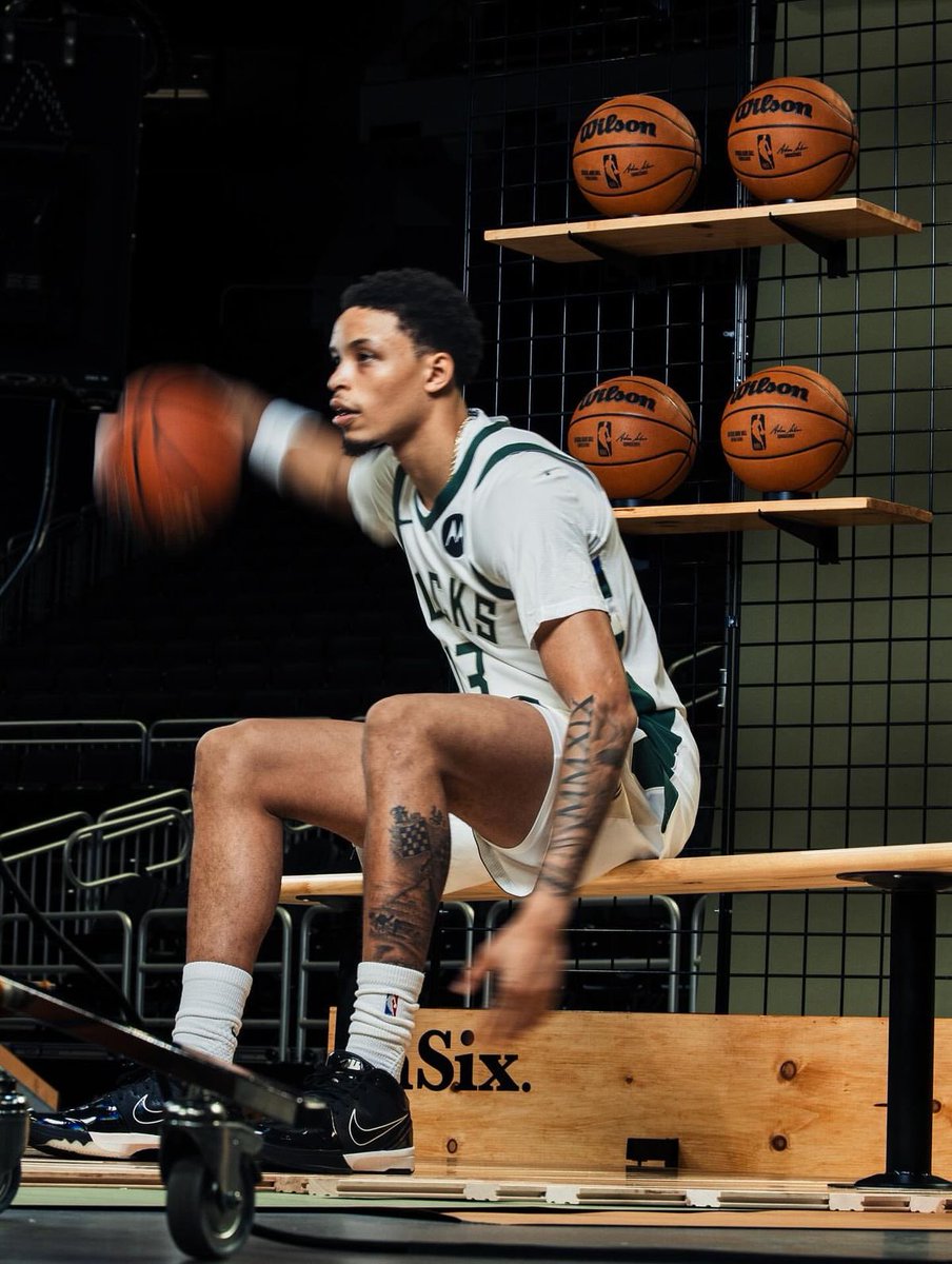 BucksSpiritFr's tweet photo. Selon @BleacherReport, Ryan Rollins est le 3e joueur le plus sous-coté en NBA. 

Jeune prince avec de l’or dans les mains 👑 https://t.co/m0lQ9UI3CC