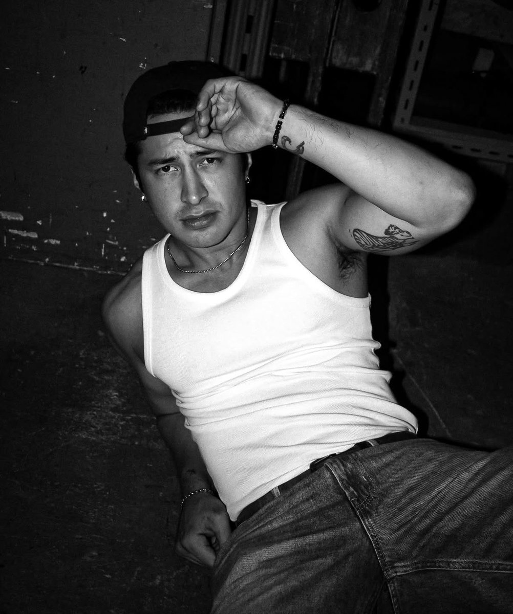 _filmcrave's tweet photo. Hudson Williams stuns in new photos. 📷 https://t.co/O7TqNxnfaR