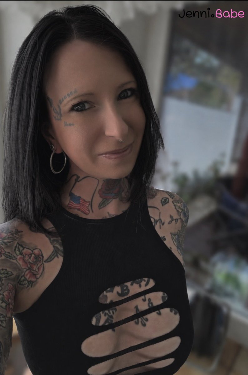 jennibabeOF's tweet photo. Soft shadows, fresh ink, and a special surprise for the first 8 people who head to my link… 🖤✨

#inkedbabe #NSFW #hotinkedgirls #spicycontent https://t.co/i5q2csPgbN