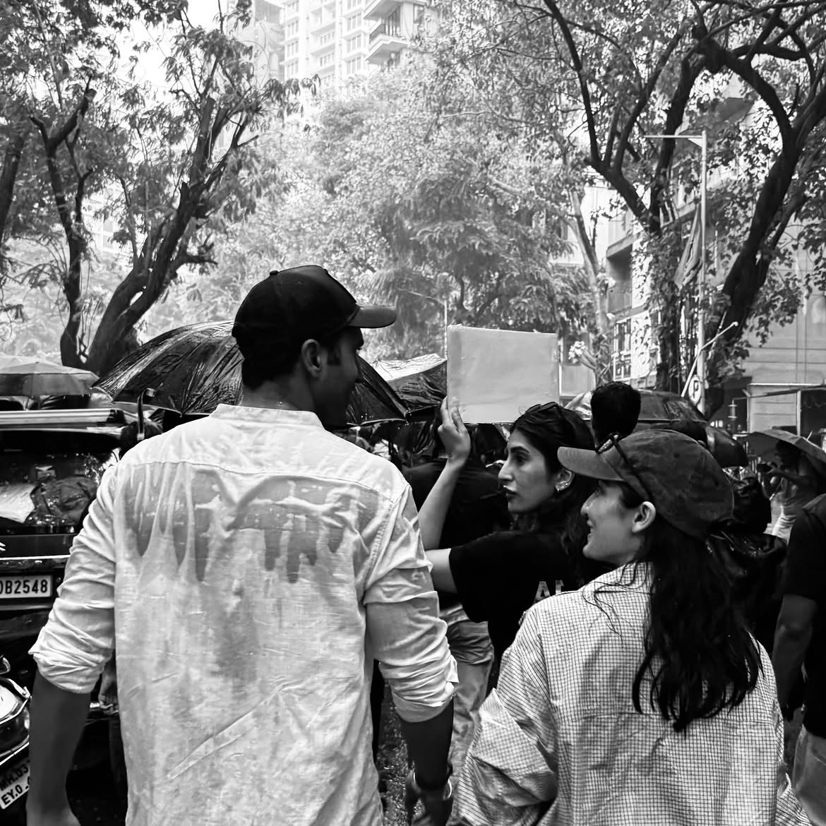 filmfare's tweet photo. #GurfatehSinghPirzada and #PratibhaRanta joined the student protest in Mumbai, with Gurfateh applauding Gen Z for speaking up and standing up for change.

#StudentsProtest #NEETProtest #Trending https://t.co/7i1p5gH8QK