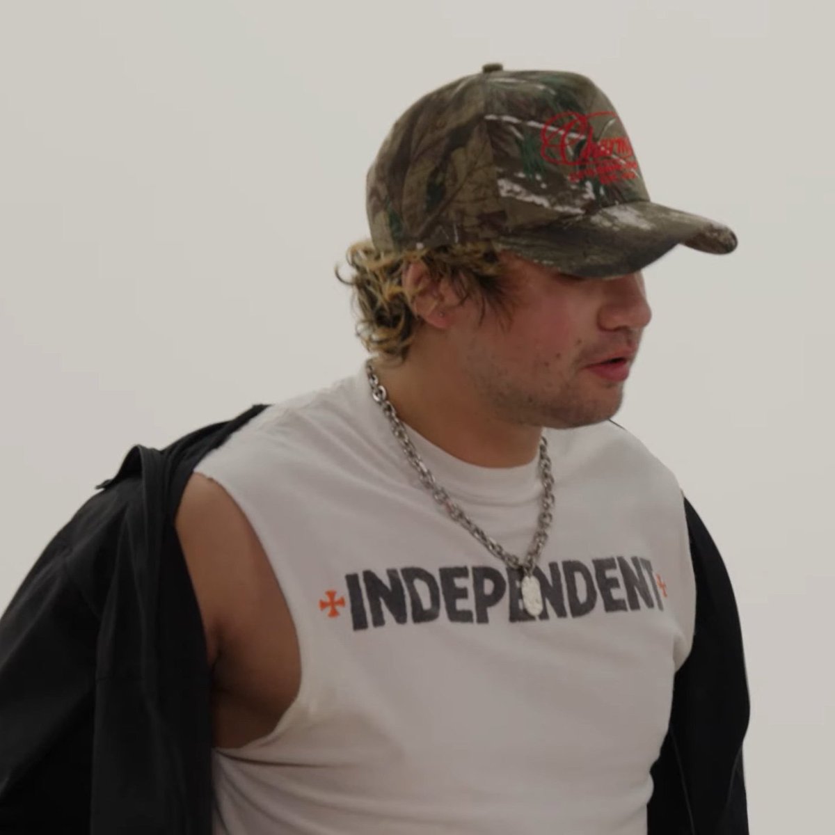 caloquence's tweet photo. "fuck! he's got a tank top!" oh boy michael, you get me https://t.co/J7mcrHLZ1A