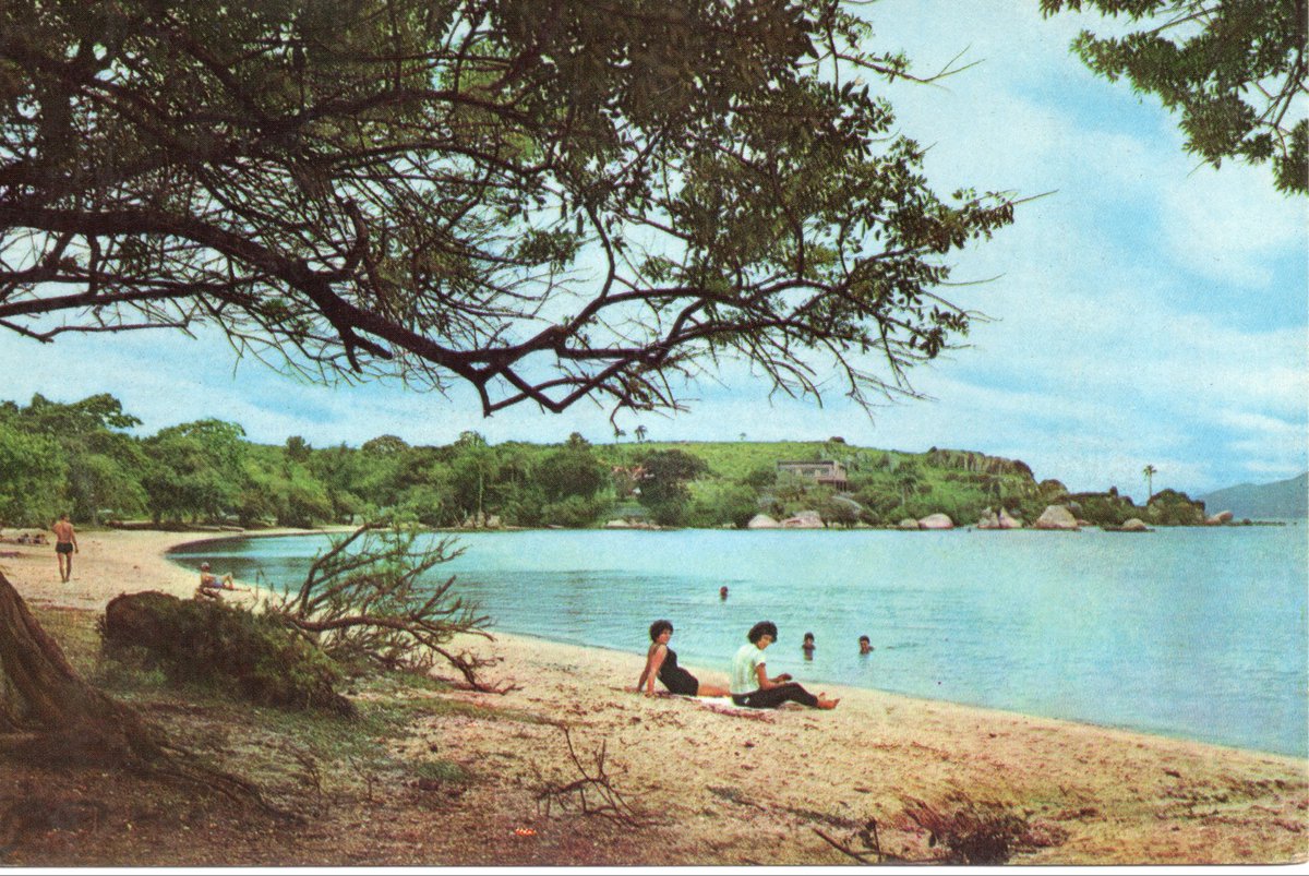 arqdesterro's tweet photo. Cartão postal: Praia do Bom Abrigo. Datado, no verso, em 27/2/68. Como anda será, hoje em dia, o Museu do Homem do Sambaqui? Na sequência, tentativas de reprodução hodierna. https://t.co/1UUPxpYyeS
