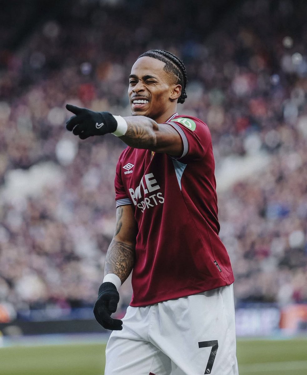 H20_cv's tweet photo. الهلال الموسم الماضي كان من اقل الاندية في دوري روشن من حيث معدل المراوغات، وهذا يفسر بوضوح معاناته الكبيرة ضد التكتلات الدفاعية

سامرفيل من افضل اللاعبين في الدوري الانجليزي في معدل المراوغات، لاعب ممتاز جدا في الانطلاقات والسرعات والحلول الفردية، ويملك جودة تقنية وبدنية ممتازة 

بخصوص انتاجية اللاعب في اخر موسمين (سجل 8 اهداف وصنع 5 اهداف) فلا يمكن الحكم عليها بالارقام فقط وبدون النظر في تفاصيل اداء فريقه، خصوصا انه في موسمه الاخير مع ليدز يونايتد سجل 21 هدف وصنع 10 اهداف 

نقطة اخيرة: الواضح من خلال الخيارات الاجنبية والمحلية ان توجهات النادي في سوق الانتقالات مبنية على ارقام وبيانات وتحليل فني دقيق لحاجة الفريق