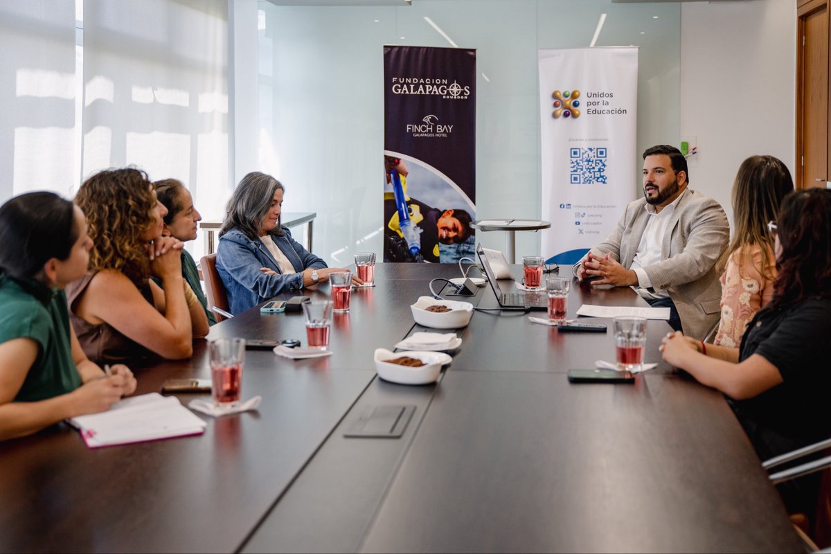 UxEong's tweet photo. El pasado lunes 13 de julio, como parte de nuestro compromiso con el futuro de las islas, junto a @MetroTouring, @FinchBayHotel y la Fundación Galápagos Ecuador, firmamos un convenio para impulsar el mejoramiento de la infraestructura educativa de la Escuela Galo Plaza Lasso ubicada en la Isla Santa Cruz 🤝🌿 

Esta iniciativa busca crear espacios de aprendizaje más seguros, funcionales e inspiradores para los más de 600 niños y jóvenes de esta institución 🏫💚

✨ Con ello, nuestros aliados reafirman la convicción de que una educación de calidad es un pilar fundamental para el desarrollo sostenible de Galápagos 📚🐢

#escuela #proyectos #educacion #uxe #ecuador